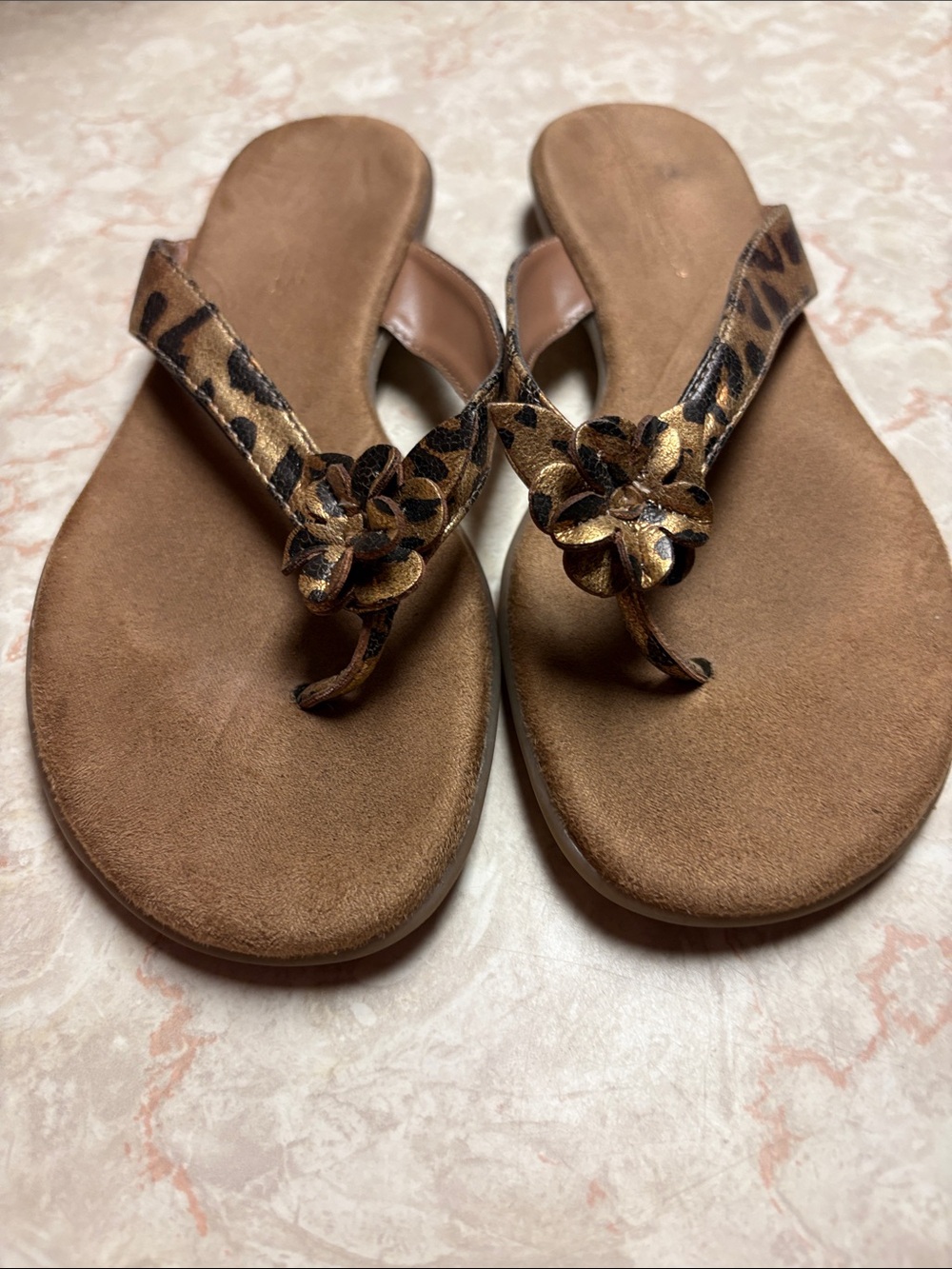 AEROSOLES Brown Leopard-Print Flower Thong Sandals